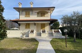 Villa – Forte dei Marmi, Toskana, Italien. 2 500 000 €