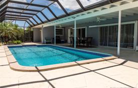 Villa – Miami, Florida, Vereinigte Staaten. 731 000 €
