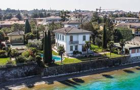Villa – Desenzano del Garda, Lombardei, Italien. Price on request